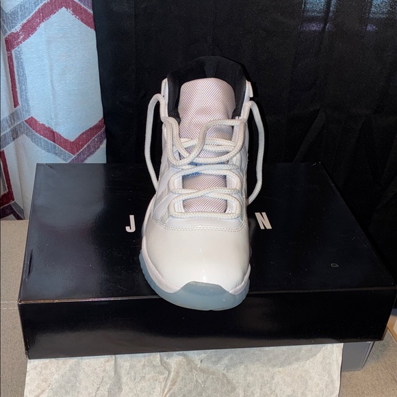 Jordan Athletic Shoes White and Blue - Picture 10 of 15